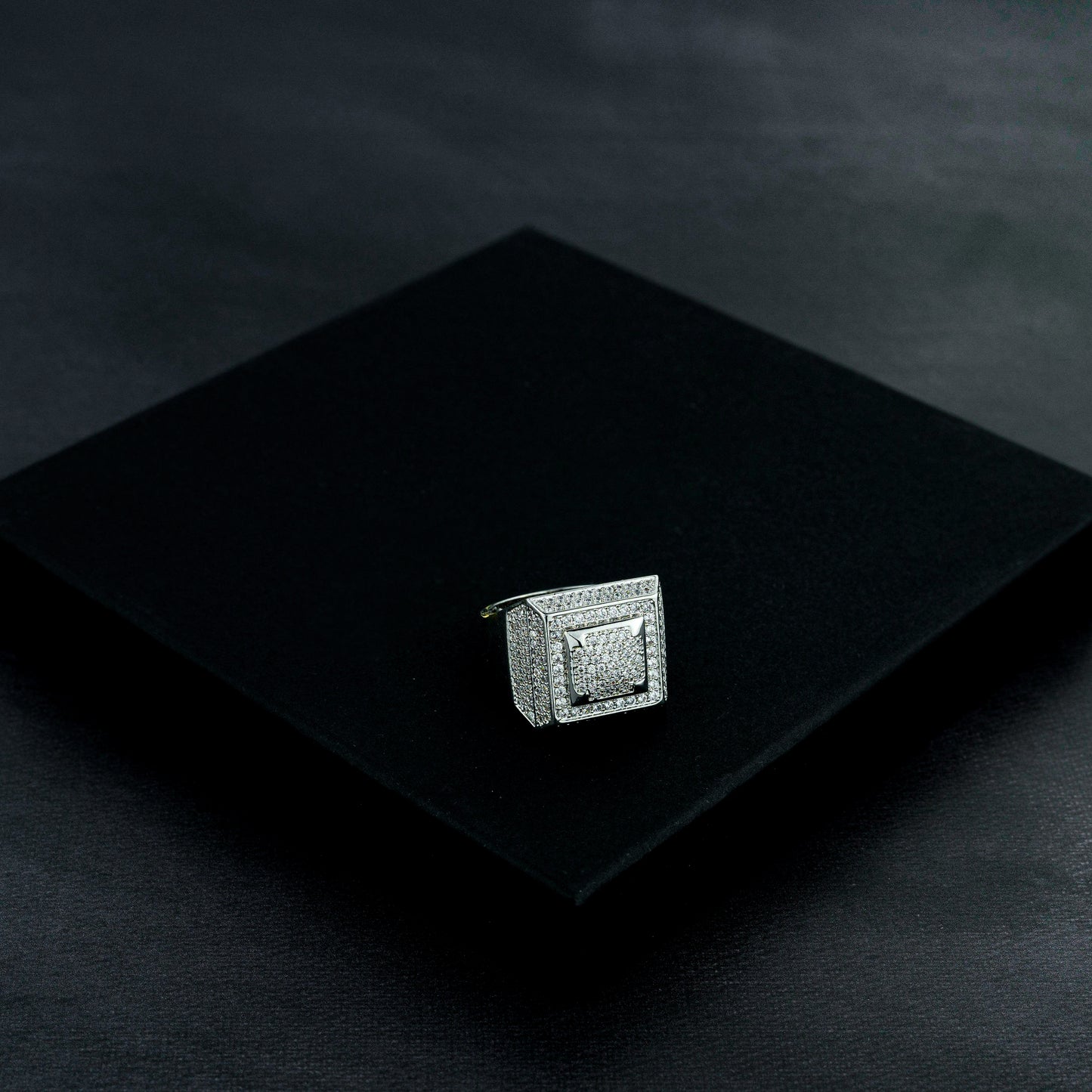 IceClique 18K CAPO Ring