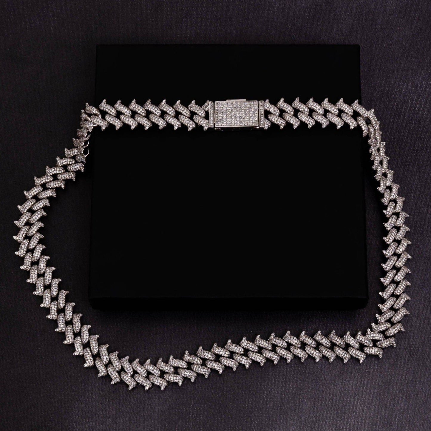 16mm Thorn Chain