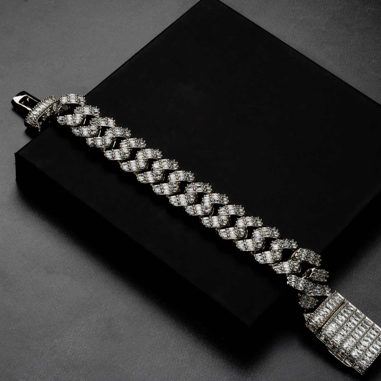 20mm Baguette Prong Bracelet